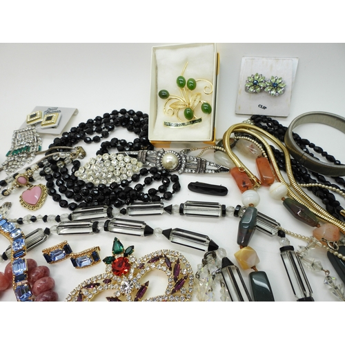 863 - A string of Art Deco glass beads, diamante crown brooch, good blue diamante necklace and earring set... 