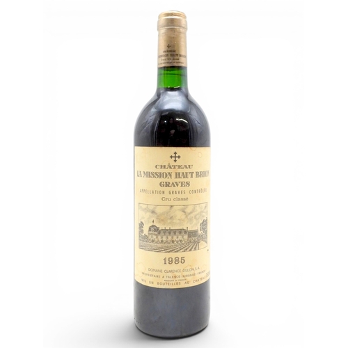 9030 - BORDEAUX - 1985 CHATEAU LA MISSION HAUT BRION Graves AOC CRU Classe Bordeaux wine. Base neck fill. 7... 