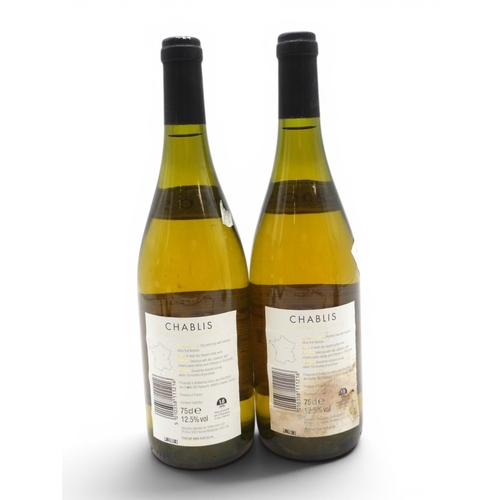 9033 - CHABLIS & SANCERRE - Six bottles of French White Wine to include BLASON DE BOURGOGNE 2004 Cuvee ... 