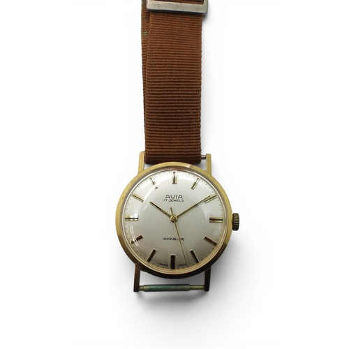 726 - A 9ct gold Avia gents wristwatch with brown fabric strap, diameter 3.3cm, weight of watch head inclu... 