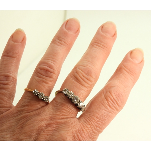733 - An 18ct gold three stone diamond ring, set with estimated approx 0.25cts of brilliant cut diamonds, ... 
