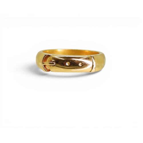 740 - A Chinese gold buckle ring, stamped '18' makers mark CW for Cumwo of Hong Kong, size N1/2, weight 9g... 