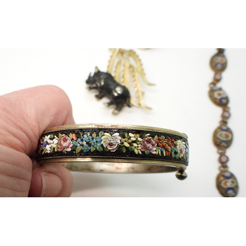 883 - A jewellery box full of vintage costume jewellery, a miser's purse, a Czech glass dress clip, good v... 