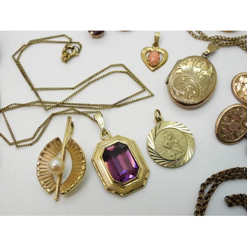 888 - A fun collection of gold plated, bonded and rolled gold items to include a snake tie slide, a horses... 