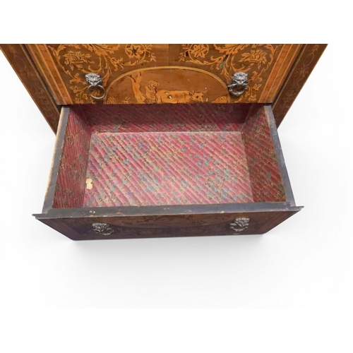 2046 - AN 18TH CENTURY ITALIAN WALNUT AND MARQUETRY INLAID COMMODE&nbsp;crossband and marquetry inlaid top ... 