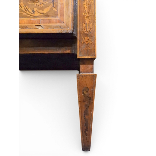 2046 - AN 18TH CENTURY ITALIAN WALNUT AND MARQUETRY INLAID COMMODE&nbsp;crossband and marquetry inlaid top ... 