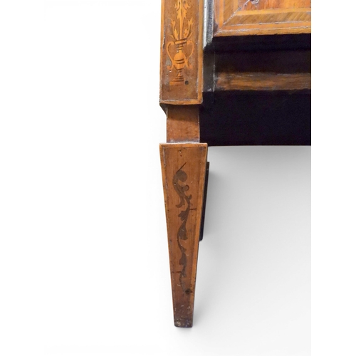 2046 - AN 18TH CENTURY ITALIAN WALNUT AND MARQUETRY INLAID COMMODE&nbsp;crossband and marquetry inlaid top ... 