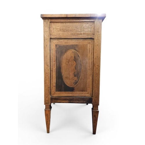 2046 - AN 18TH CENTURY ITALIAN WALNUT AND MARQUETRY INLAID COMMODE&nbsp;crossband and marquetry inlaid top ... 