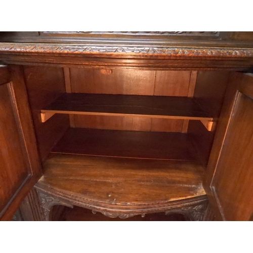 2028 - A LARGE LATE 19TH CENTURY CONTINENTAL OAK MIRROR BACK SIDEBOARDwith moulded projecting cornice on ca... 