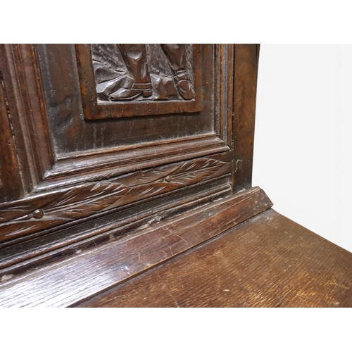 2034 - A 17TH/18TH CENTURY OAK SIX PANEL BACKED SETTLEpanelled back carved with king and men at arms surmou... 
