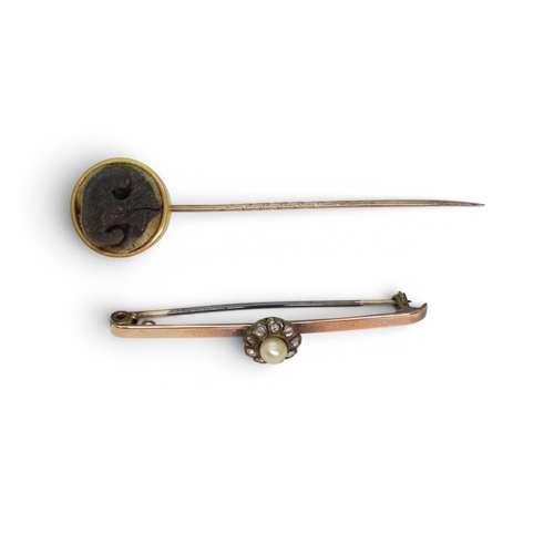 2753 - A CURIOUS TAXIDERMIED DOGS NOSE LAPEL PINmounted in bright yellow metal, diameter approx 17.8mm, wei... 
