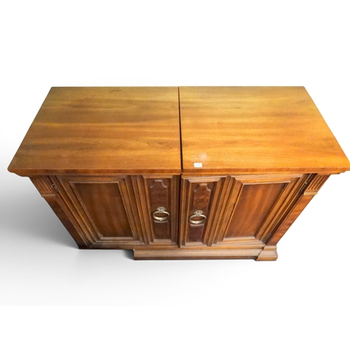 17 - A lot comprising a 20th century American pecan wood Drexel Heritage breakfront sideboard with pair o...