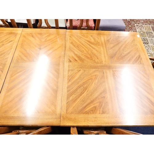 18 - A large 20th century American pecan wood Drexel Heritage dining table and chairs, extending dining t...