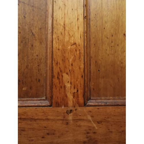 2021 - AN 18TH CENTURY OAK FIVE PANEL BACK SETTLEwith shaped scroll arms flanking later upholstered drop in... 