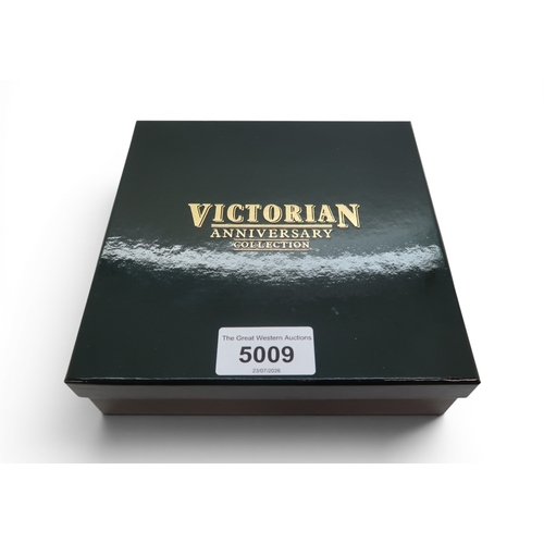 5009 - Victoria (1837-1901) Royal Mint Victorian Anniversary Collection The 5-coin set with COA 528, includ... 
