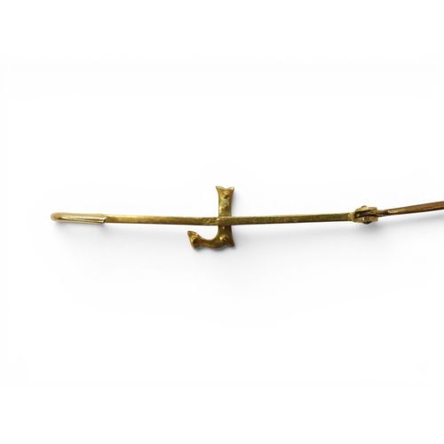 705 - A 9ct gold (af) bangle, a 56cm 9ct gold rope chain, and two 9ct brooches, set with pearl and garnet,... 