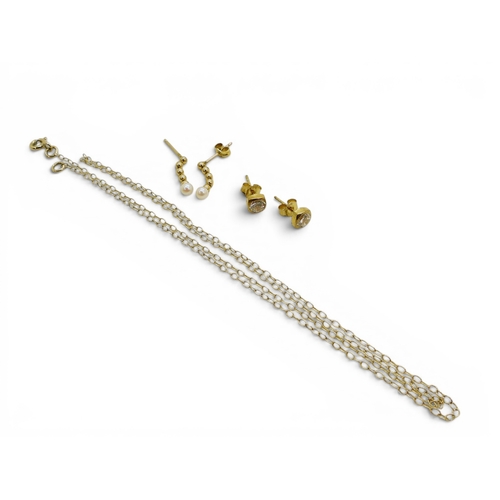 720 - A 9ct gold chain, length 47cm, together with two pairs of earrings, weight all together 2.5gms