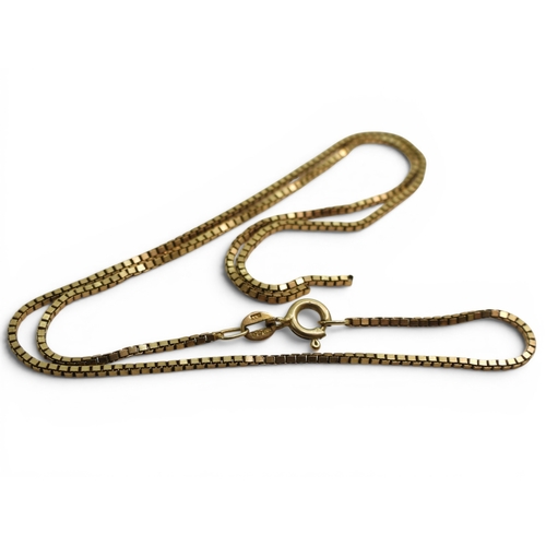 723 - An (af) 9ct gold box chain, weight 5.3gms, together with two silver brooches and other items.