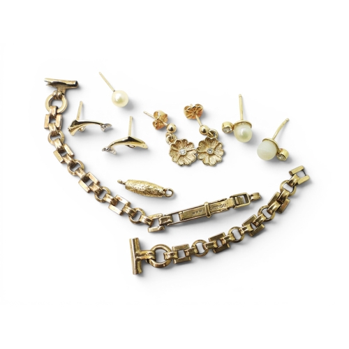 727 - A bright yellow metal barrel clasp weight 0.7gms, and a collection of 9ct gold and yellow metal, to ... 