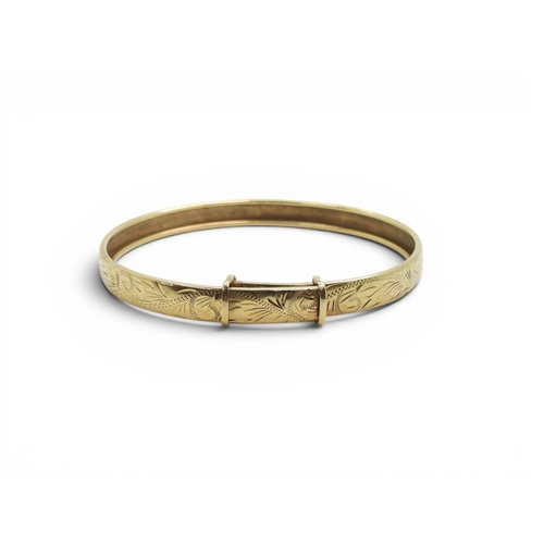 728 - A 9ct gold expanding bangle, with engraved pattern, weight 7.2gms
