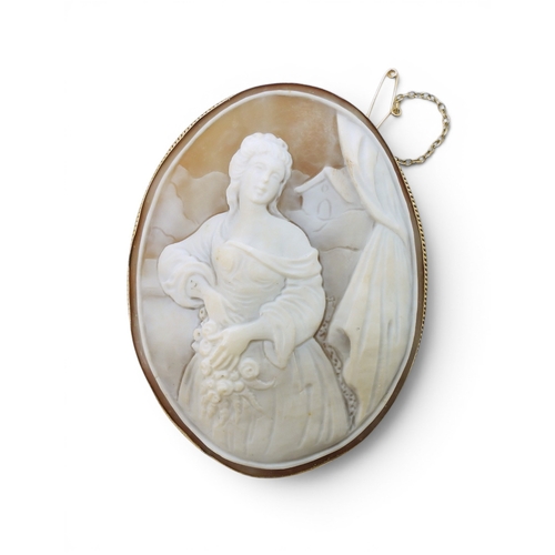 744 - A large 9ct gold mounted cameo brooch, dimensions 8cm x 6cm, weight 31.1gms