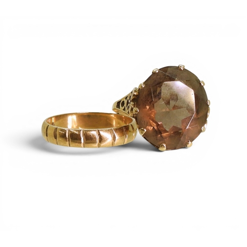759 - A 9ct gold wedding ring, size O, together with a 9ct gold smoky quartz ring, size L1/2, weight toget... 