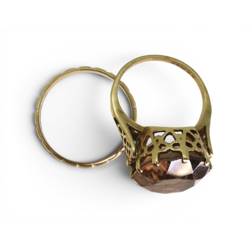 759 - A 9ct gold wedding ring, size O, together with a 9ct gold smoky quartz ring, size L1/2, weight toget... 