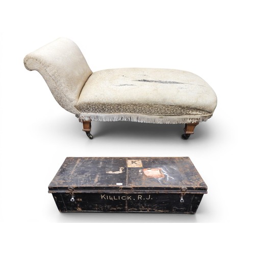 47 - A lot comprising a short 19th century gilt damask upholstered chaise longue on shaped square taperin... 