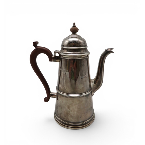 900 - A George V silver coffee pot, Adie Brothers Ltd, Birmingham 1926, in the George II style, with a car... 