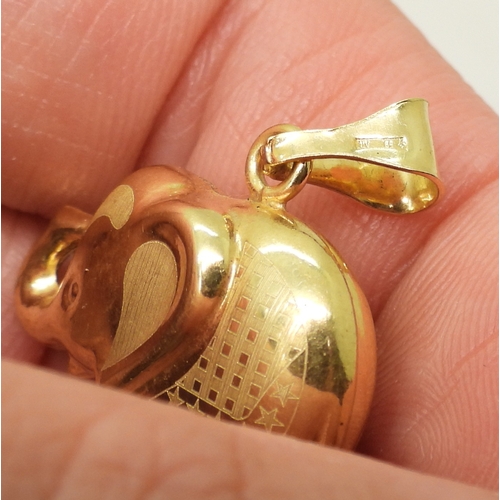 728 - An Italian 18ct gold elephant pendant, weight 3gms