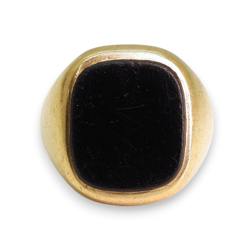 742 - A 9ct gold onyx signet ring, size R1/2, weight 8.2gms