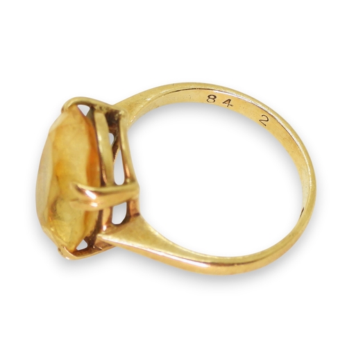 752 - A 9ct gold citrine set ring, size J, and a 9ct gold pearl set ring, size P1/2, weight combined 5.2gm... 