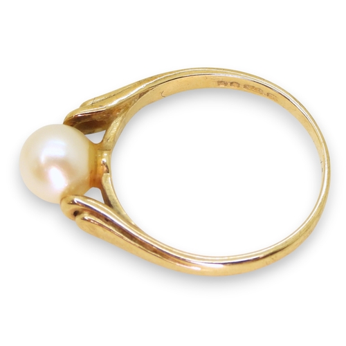 752 - A 9ct gold citrine set ring, size J, and a 9ct gold pearl set ring, size P1/2, weight combined 5.2gm... 