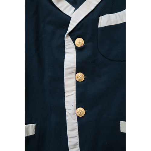 8002 - Vintage school and university blazers including a green example by Arthur Shepherd with gilt buttons... 