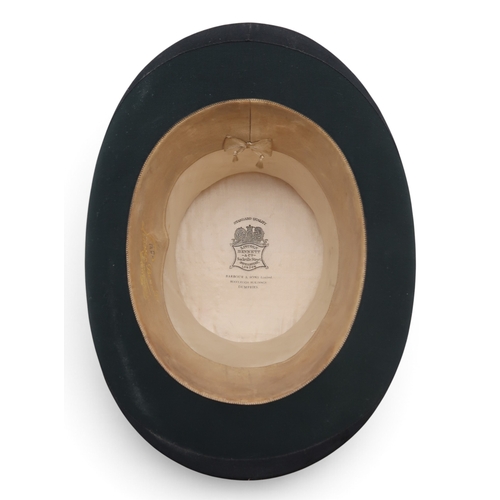 8046 - A Lincoln Bennett silk top hat of large proportions, measuring 20.1cm front-to-back internally, 16.5... 