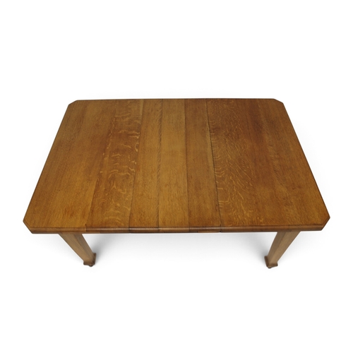 2007 - A LATE 19TH CENTURY OAK ARTS & CRAFTS DINING TABLE AND SIX CHAIRSextending dining table with sin... 