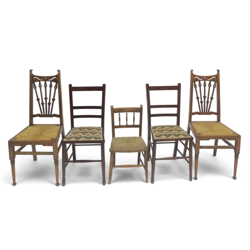 2032 - A PAIR OF 19TH CENTURY OAK FRAMED ARTS & CRAFTS BEDROOM CHAIRSwith pierced railed backs over str... 