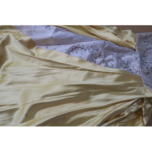 8000 - Circa 1950s ladies evening wear comprising a white fox stole, a silk gown with bead embroidery by Si... 