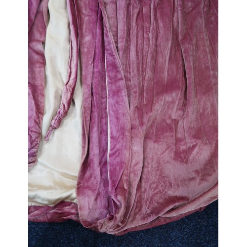 8005 - A circa 1930s pink silk velvet cape with white fox fur collar, lined with champagne satin; a blue si... 