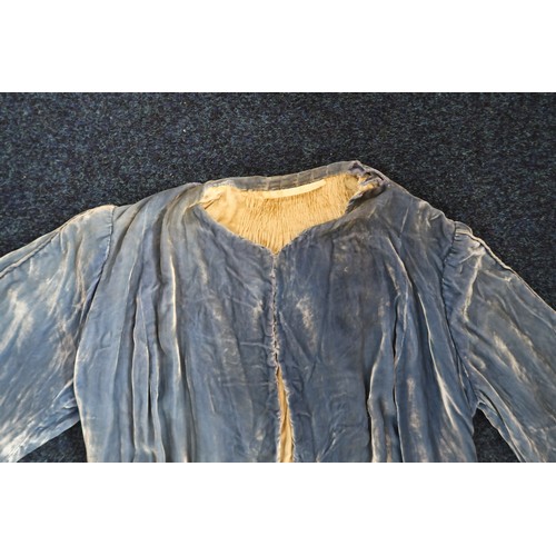 8005 - A circa 1930s pink silk velvet cape with white fox fur collar, lined with champagne satin; a blue si... 