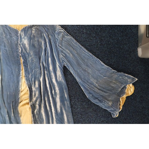 8005 - A circa 1930s pink silk velvet cape with white fox fur collar, lined with champagne satin; a blue si... 