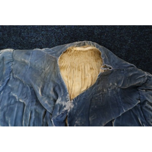 8005 - A circa 1930s pink silk velvet cape with white fox fur collar, lined with champagne satin; a blue si... 