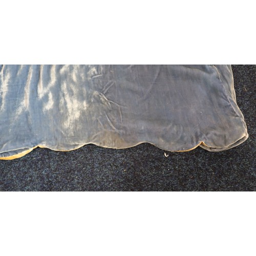 8005 - A circa 1930s pink silk velvet cape with white fox fur collar, lined with champagne satin; a blue si... 