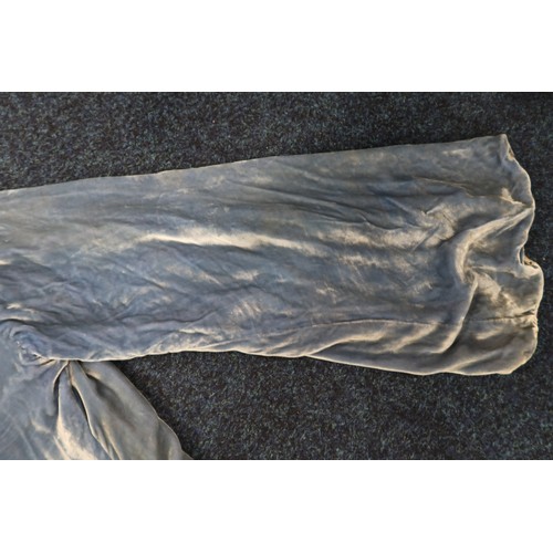 8005 - A circa 1930s pink silk velvet cape with white fox fur collar, lined with champagne satin; a blue si... 