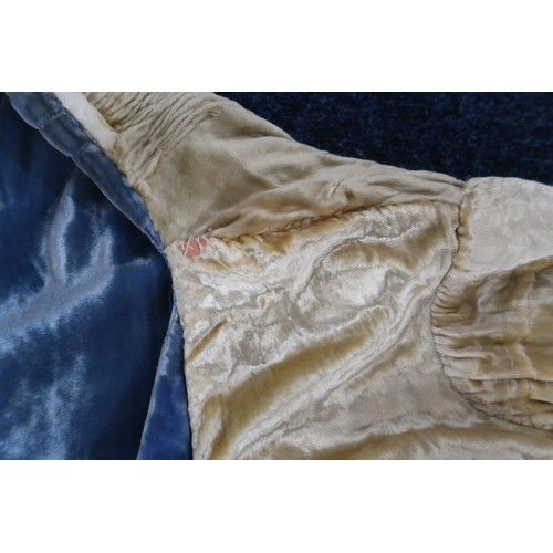 8005 - A circa 1930s pink silk velvet cape with white fox fur collar, lined with champagne satin; a blue si... 