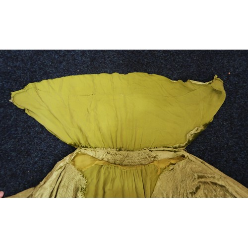 8005 - A circa 1930s pink silk velvet cape with white fox fur collar, lined with champagne satin; a blue si... 