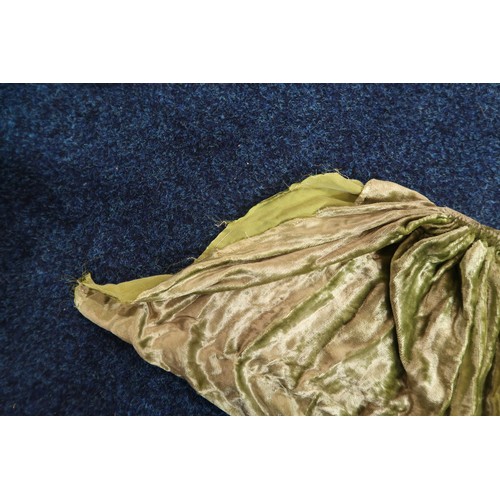 8005 - A circa 1930s pink silk velvet cape with white fox fur collar, lined with champagne satin; a blue si... 