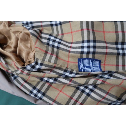 8030 - A vintage Burberry trench coat with belt, lined in nova check pattern