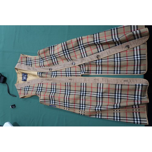 8030 - A vintage Burberry trench coat with belt, lined in nova check pattern