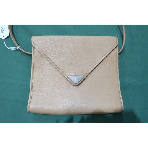 8056 - A vintage Yves Saint Laurent envelope bag in beige leather With BrandCo certificate... 
